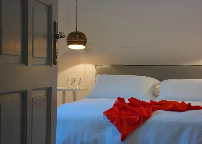 ميكونوس تشورا ريزيدنسيز *